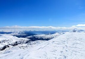 Flott utsikt over Hardanger og Rosendalsalpene fra Iendafjellet.