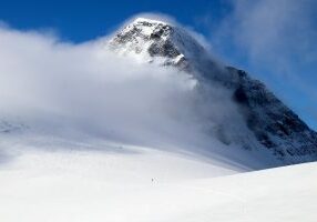 Tindefjellsruta mot Lodalskåpa. Her fra Strupebreen.