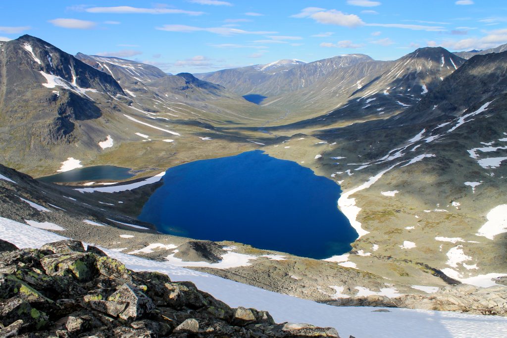 Vakre Visdalen i retning Spiterstulen. Kyrkjetjønne midt i bildet.