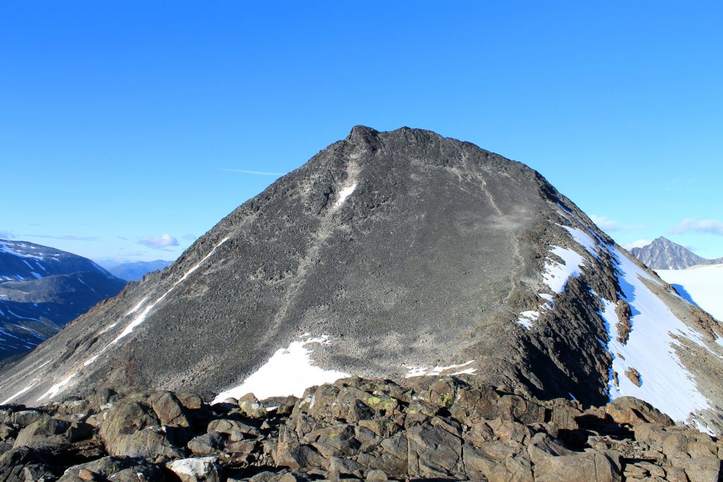Visbretinden (2.234 moh) er en topp med utsikt midt i Jotunheimen.