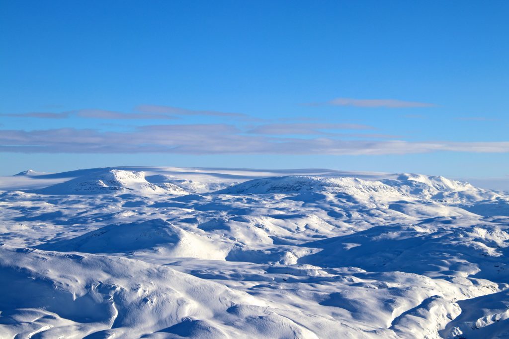 Vassfjøra (1.633 moh) har et flott skue mot Hardangerjøkulen.