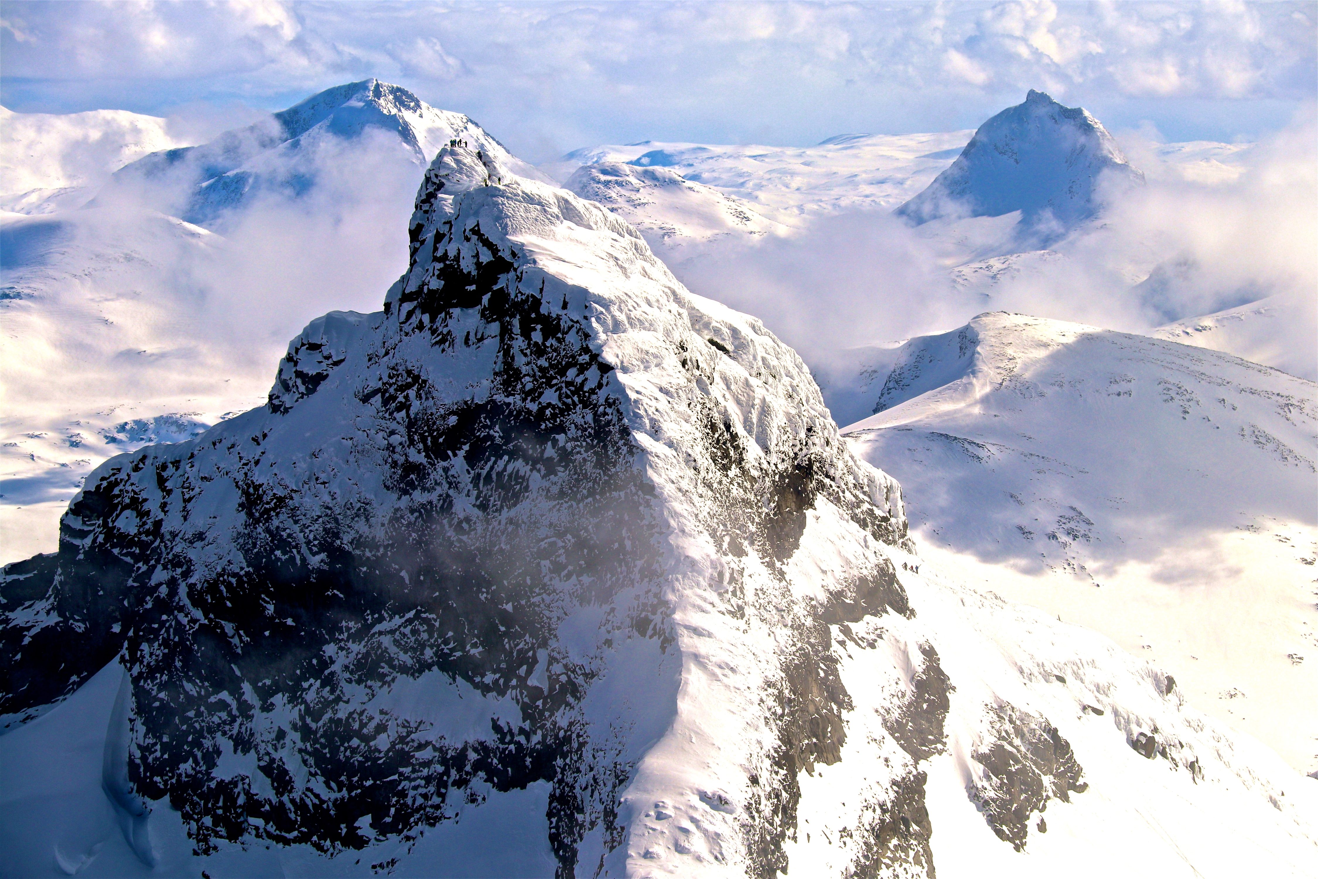 Sokse (2.189 moh) sett fra toppen av Store Smørstabbtinden.