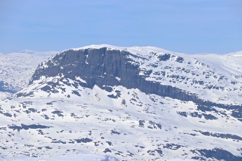 Vassfjøro (1.633 moh) sett fra toppen av Onen (1.620 moh).