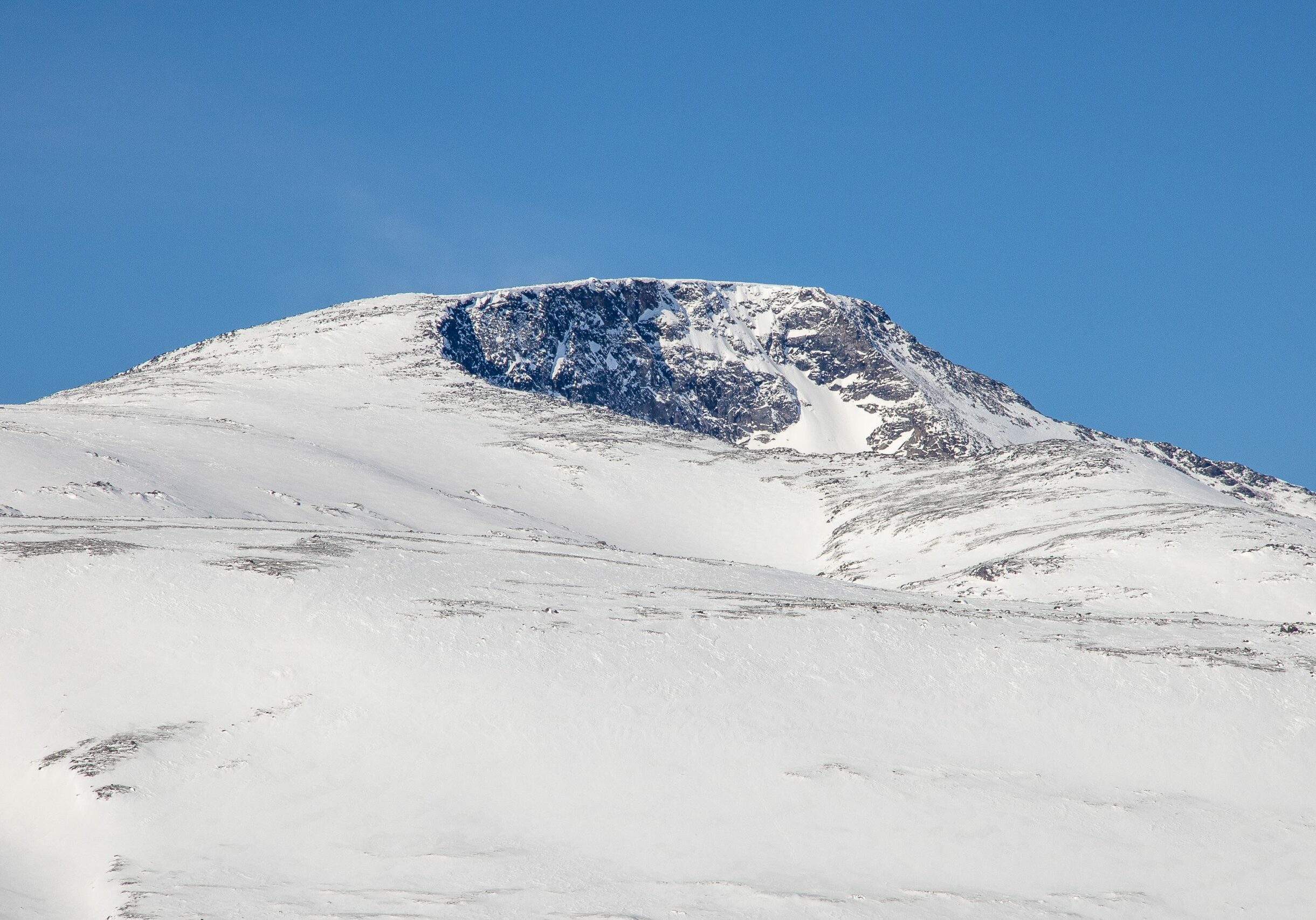 Høgdebrotet (2.226 moh) sin østrygg.