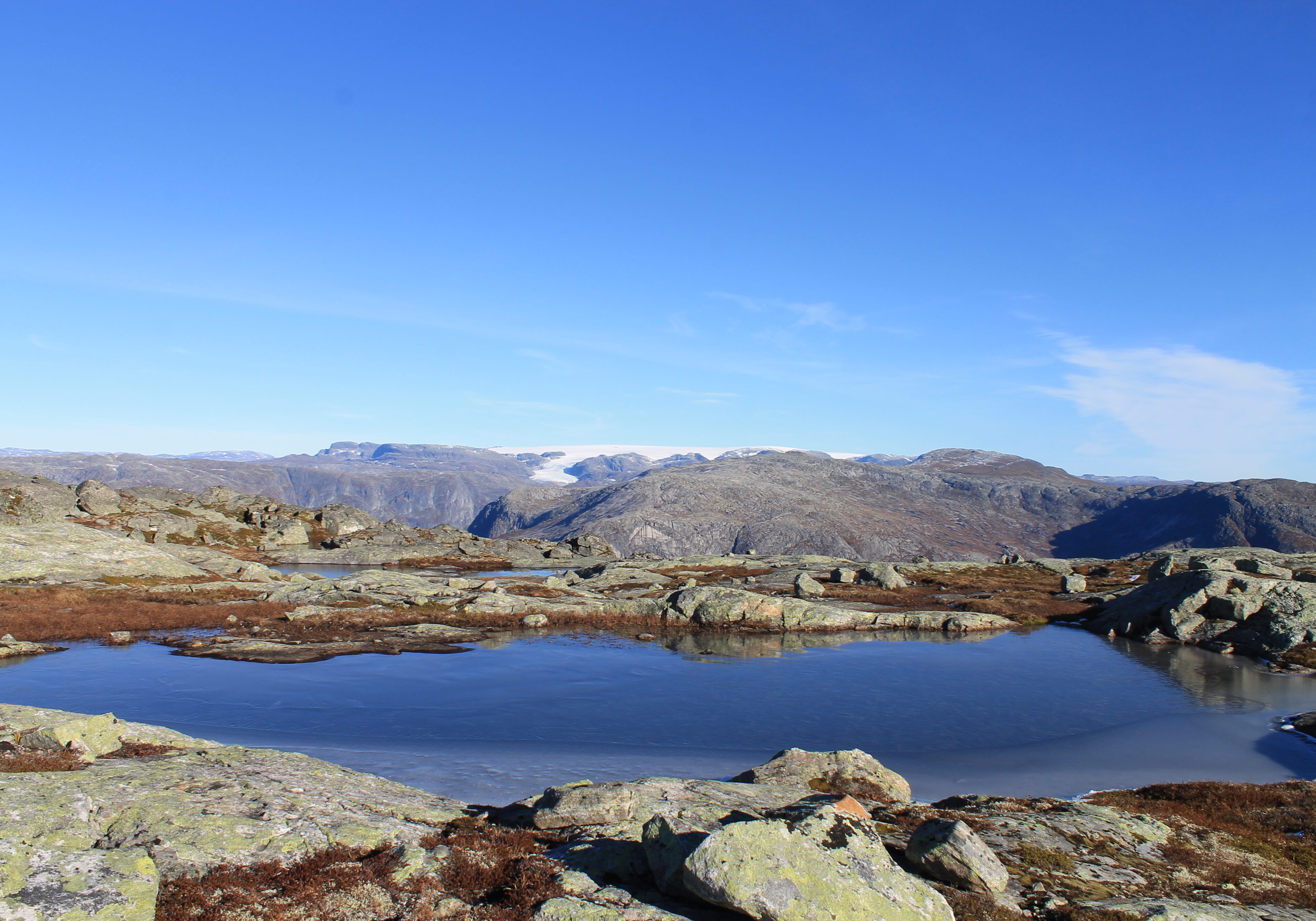 Hardangerjøkulen kommer til syne på vei mot Øktarnuten.